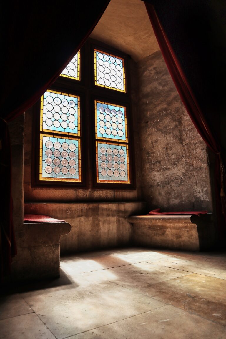 Interior de una iglesia medieval
